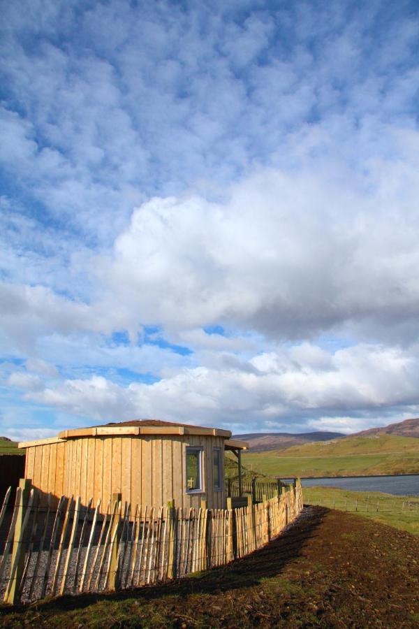 Skye Cabins Skeabost Exterior foto